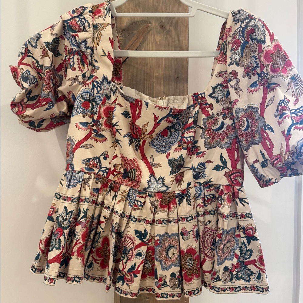 Cara Cara top. Size medium. Excellent condition
